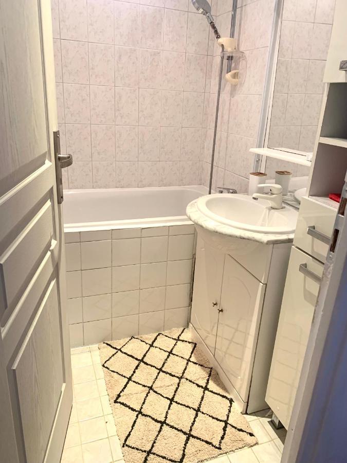 Little Champs-Elysees Apartment Дранси Екстериор снимка